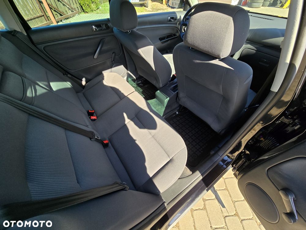 Volkswagen Passat 1.6 Comfortline - 14