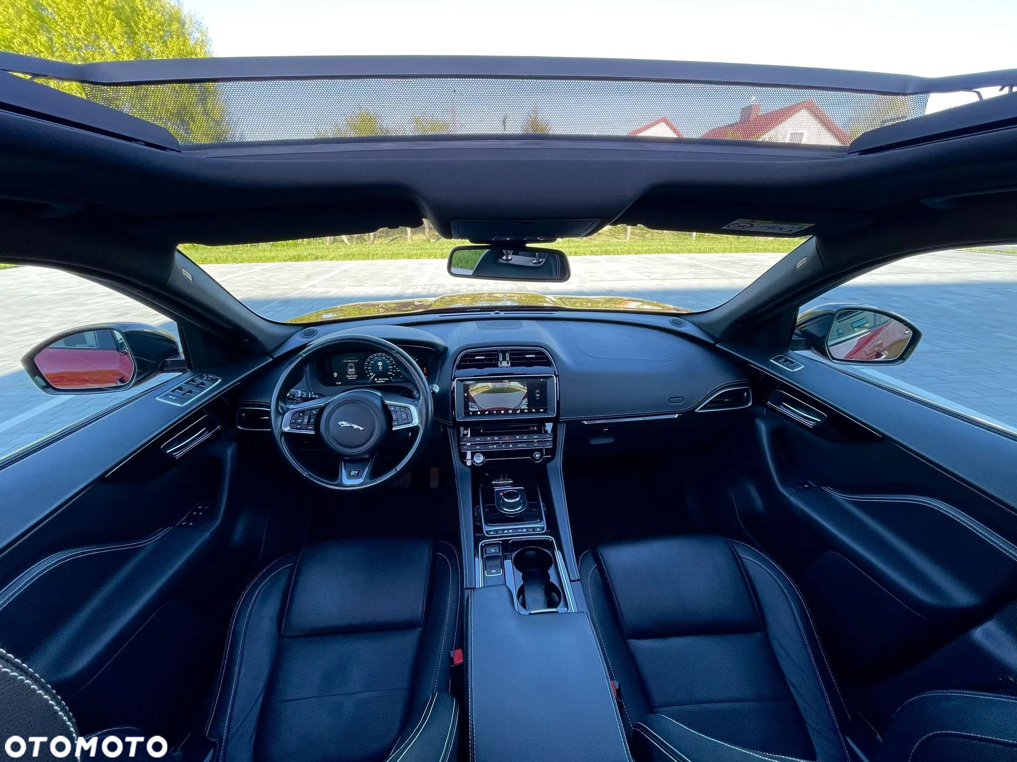 Jaguar F-Pace 2.0 i4D AWD R-Sport - 11
