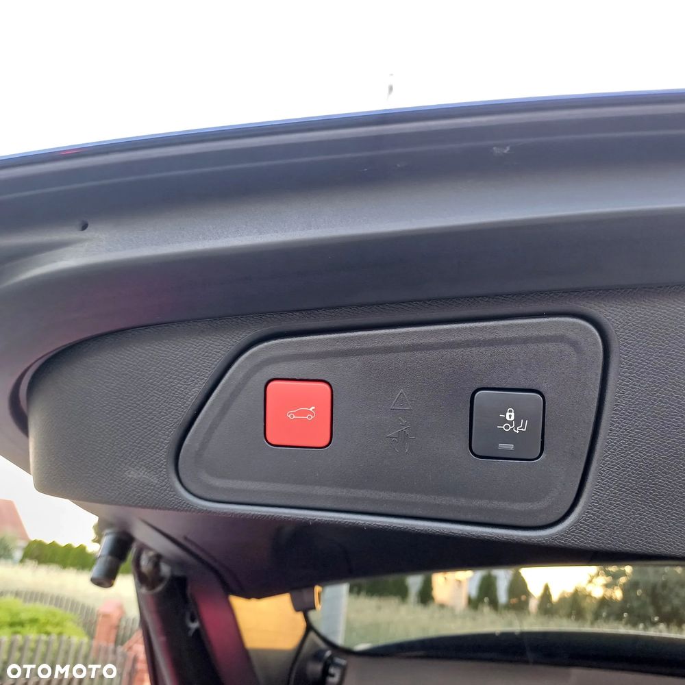 Peugeot 3008 1.6 PureTech HYbrid GT Line S&S EAT8 - 26