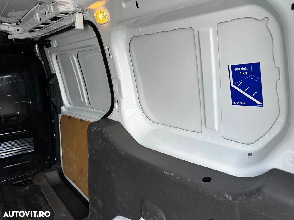 Ford Transit Connect - 17