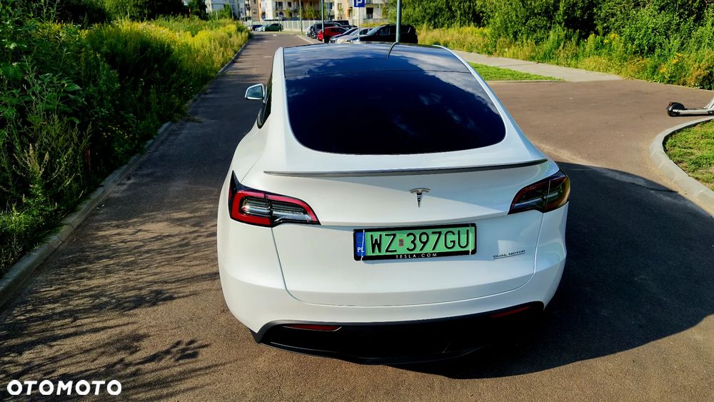 Tesla Model Y - 4