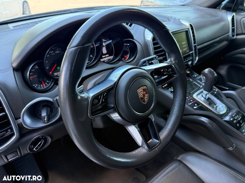 Porsche Cayenne Platinum Edition - 26