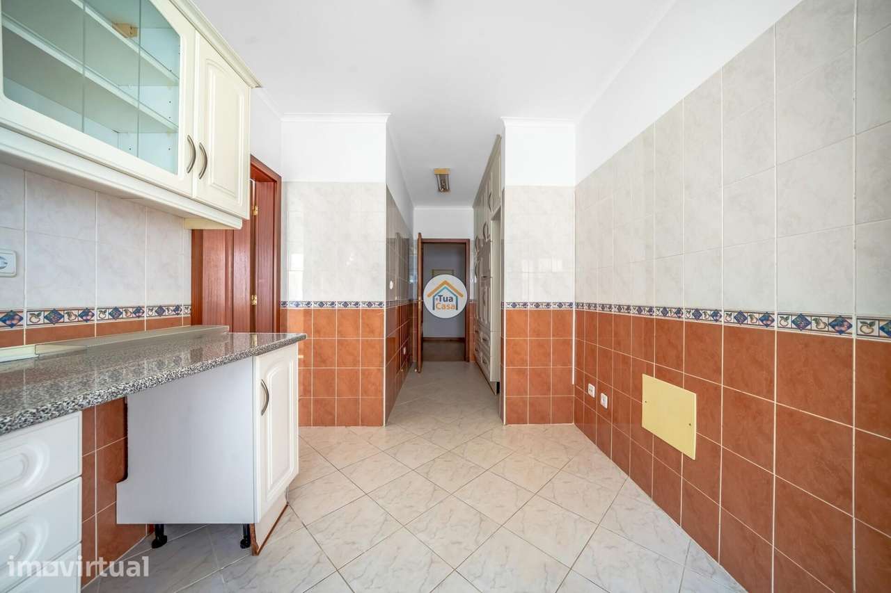 T2+1 com 2 casas de banho e elevador, no centro de Olhão - Grande imagem: 4/25