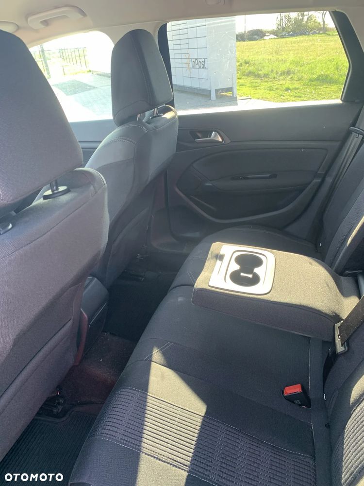 Peugeot 308 BlueHDi 130 EAT8 Stop & Start Allure Business-Paket - 17