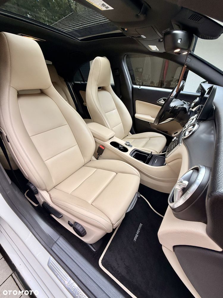 Mercedes-Benz CLA 250 7G-DCT Urban - 12