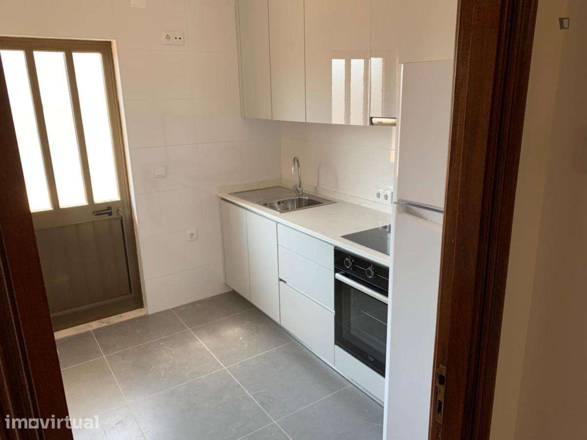 Quarto - localizado em Paranhos Porto - Grande imagem: 3/9
