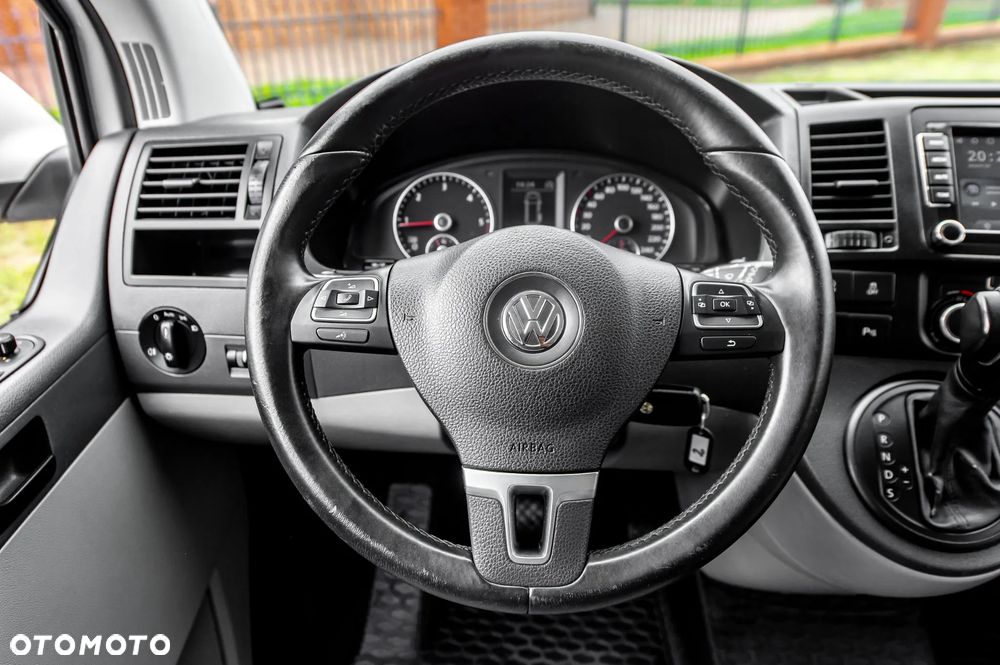Volkswagen Caravelle - 24
