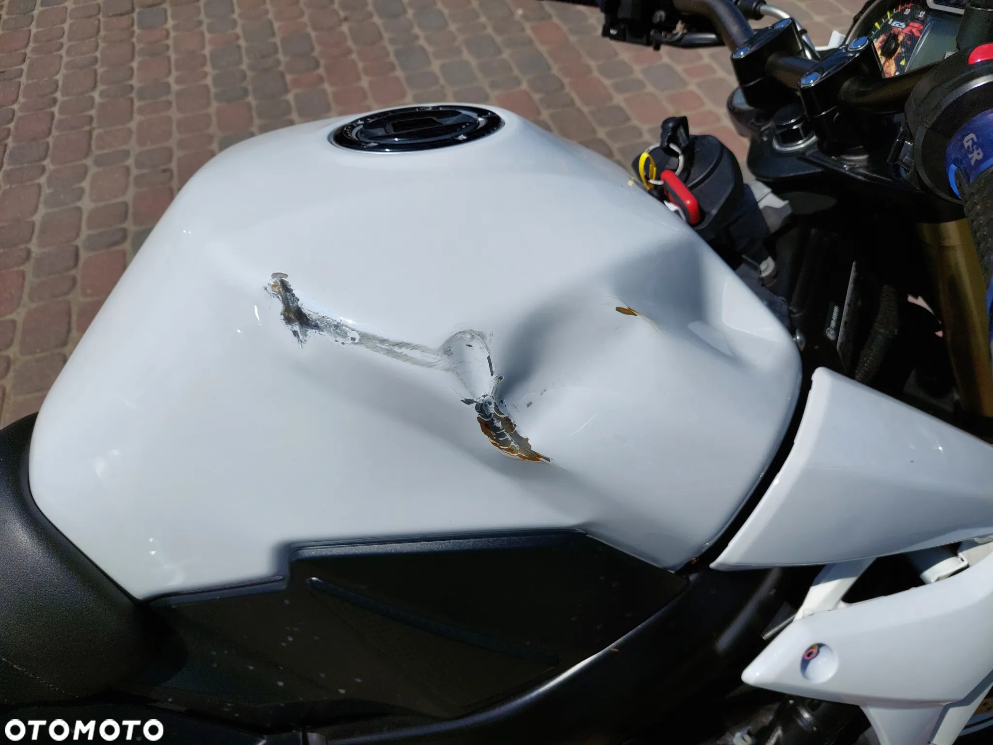 Suzuki GSR - 12