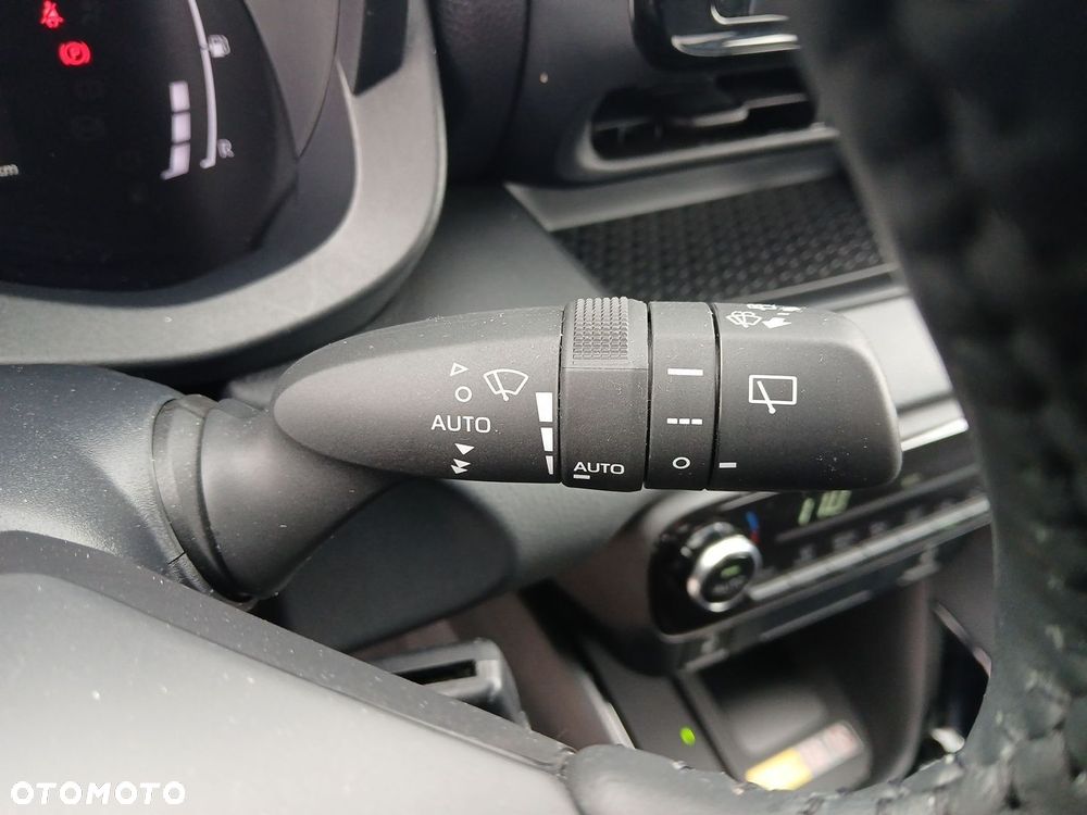 Toyota Yaris Hybrid 1.5 Style - 31
