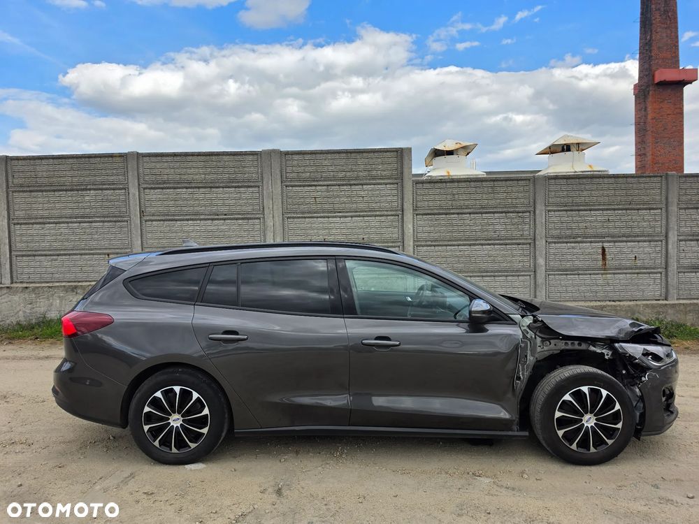 Ford Focus SW 1.0 EcoBoost S&S COOL&CONNECT - 6