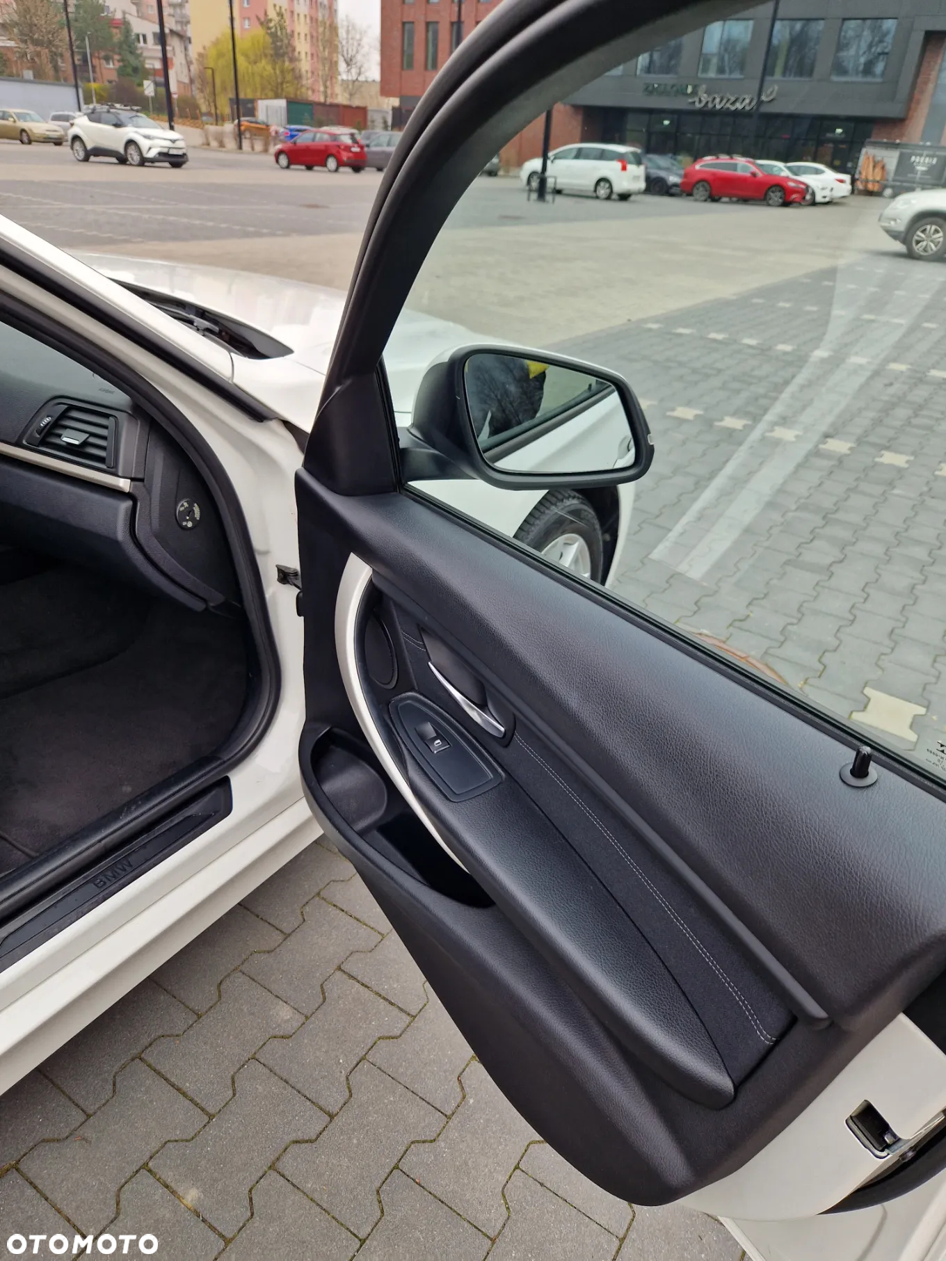 BMW Seria 3 318d Touring Advantage - 16