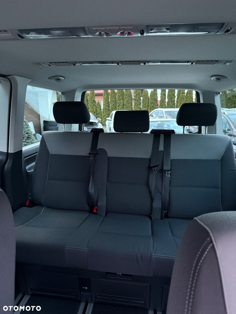 Volkswagen Multivan - 13