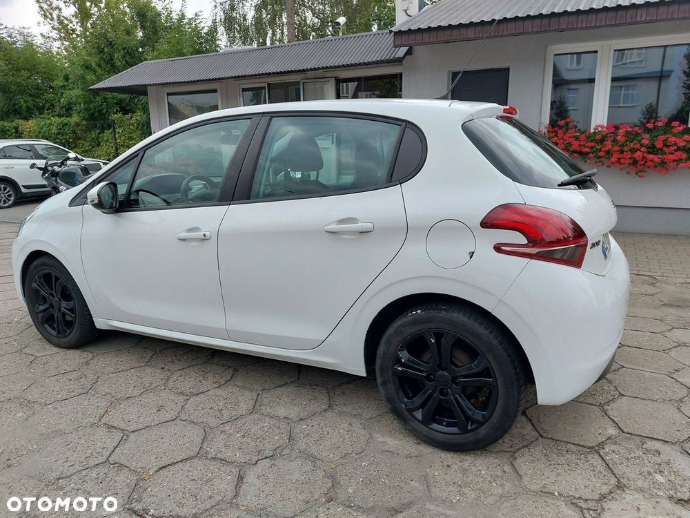Peugeot 208 - 6