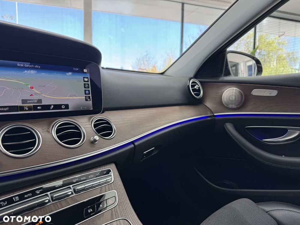 Mercedes-Benz Klasa E 220 d 4-Matic Avantgarde - 27