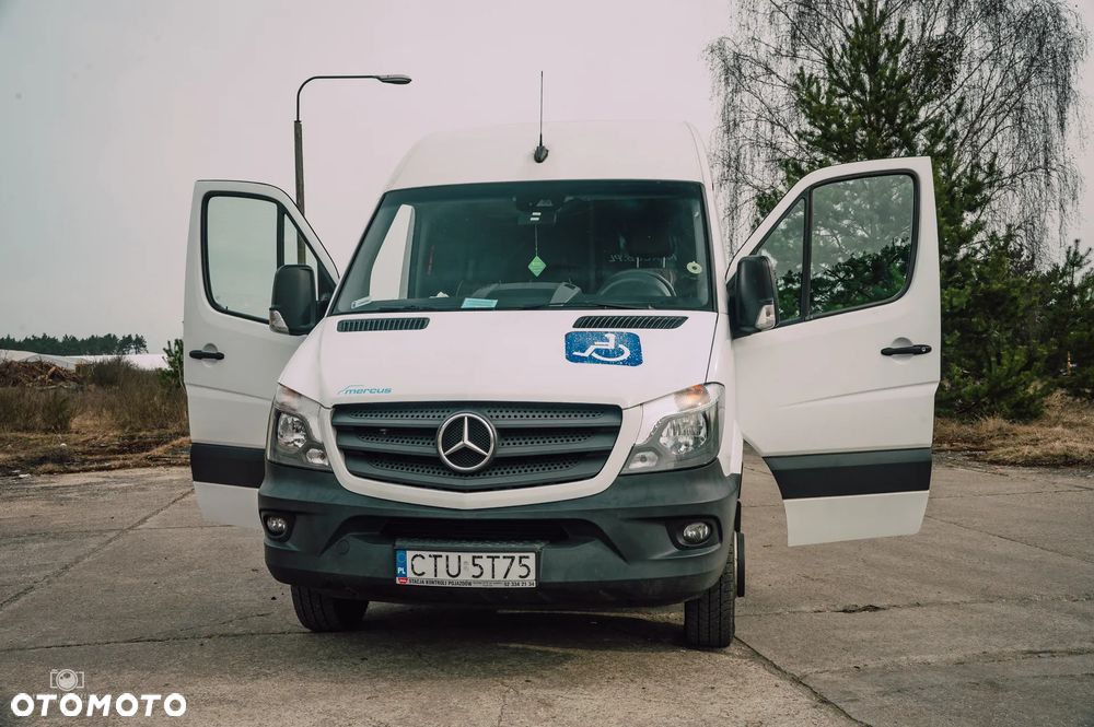 Mercedes-Benz 519 - 6