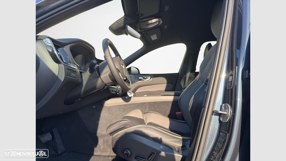 Volvo XC 60 2.0 T6 PHEV Black Edition AWD - 11