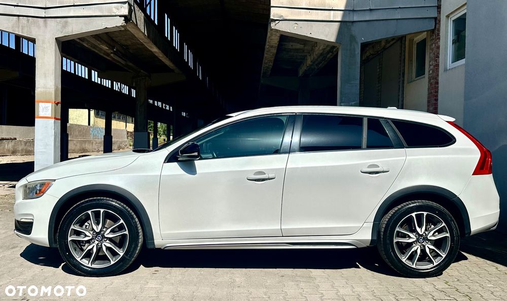 Volvo V60 Cross Country - 3