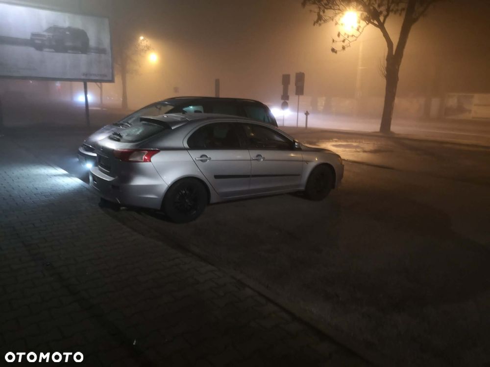 Mitsubishi Lancer 1.6 Inform - 10