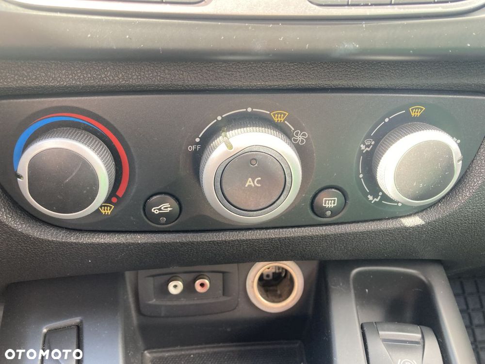 Renault Scenic 1.6 16V 110 Authentique - 3