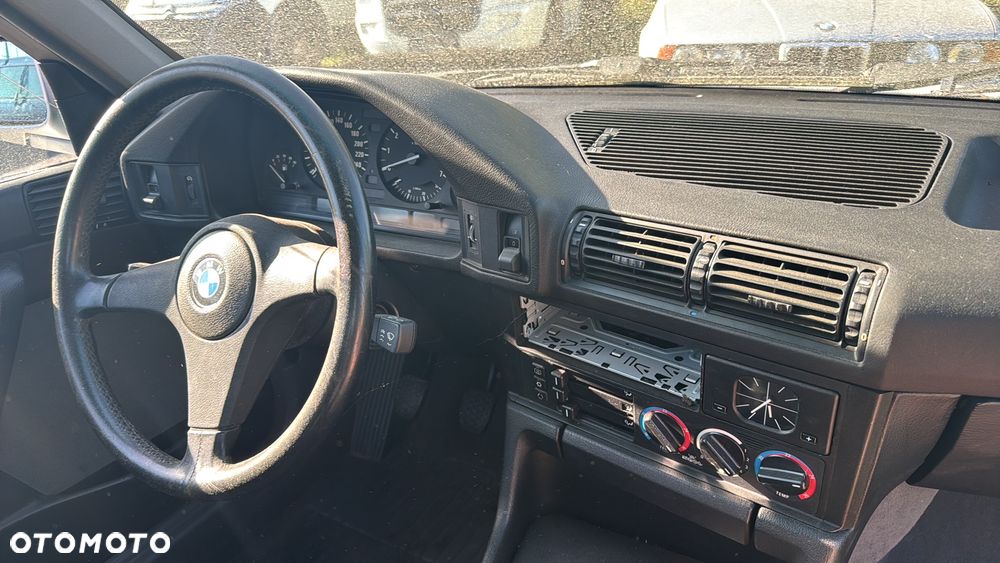 BMW Seria 5 525i - 11