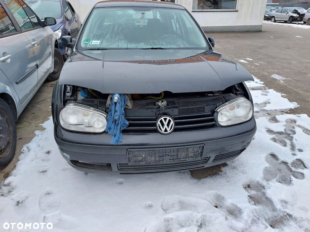 VW GOLF IV 4 na części  z 2000 r-1,4 16V benz  i 1999r.-2,0benzyna - 12