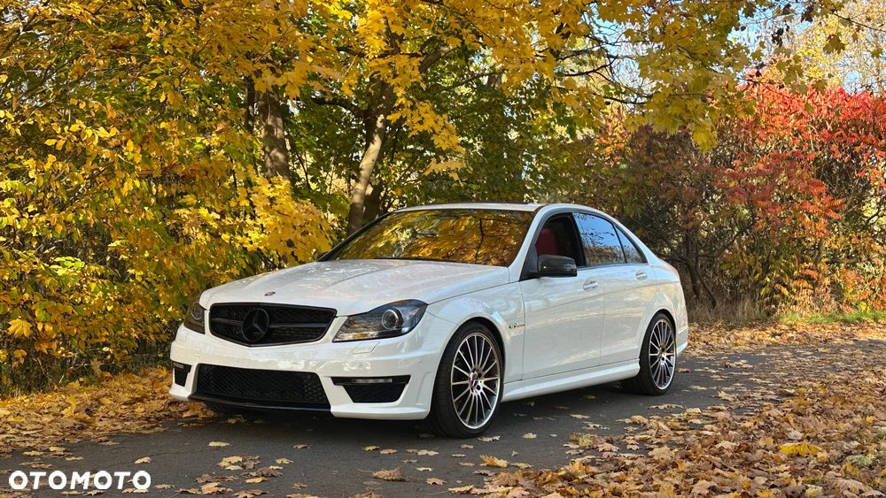 Mercedes-Benz Klasa C 63 AMG AMG SPEEDSHIFT MCT AMG Performance Package - 16