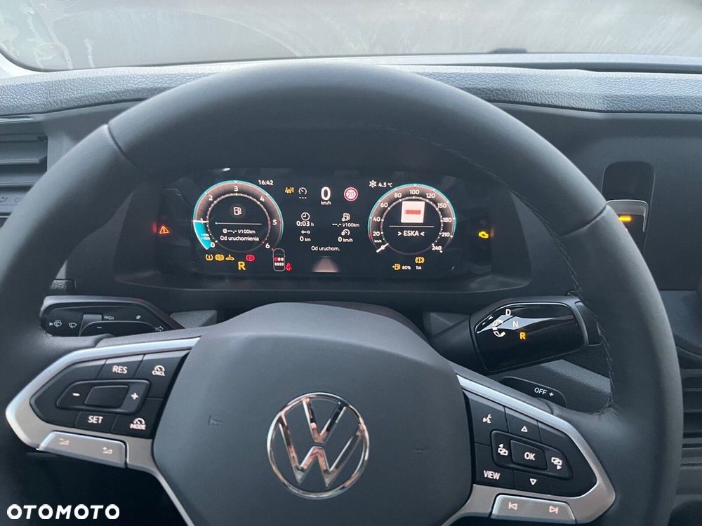 Volkswagen Crafter 35 Skrzyniowy z podwójną kabiną silnik: 2,0 l EU6 SCR 177 KM / skrzynia biegów: 4MOTION automatyczna 8-biegowa rozstaw osi: 4490 mm - 10