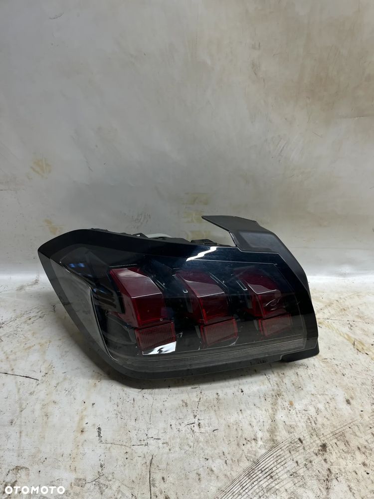 PG-43 LEWA TYLNA LAMPA PEUGEOT 208 - 1