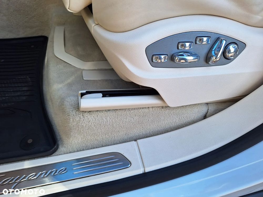 Porsche Cayenne - 12