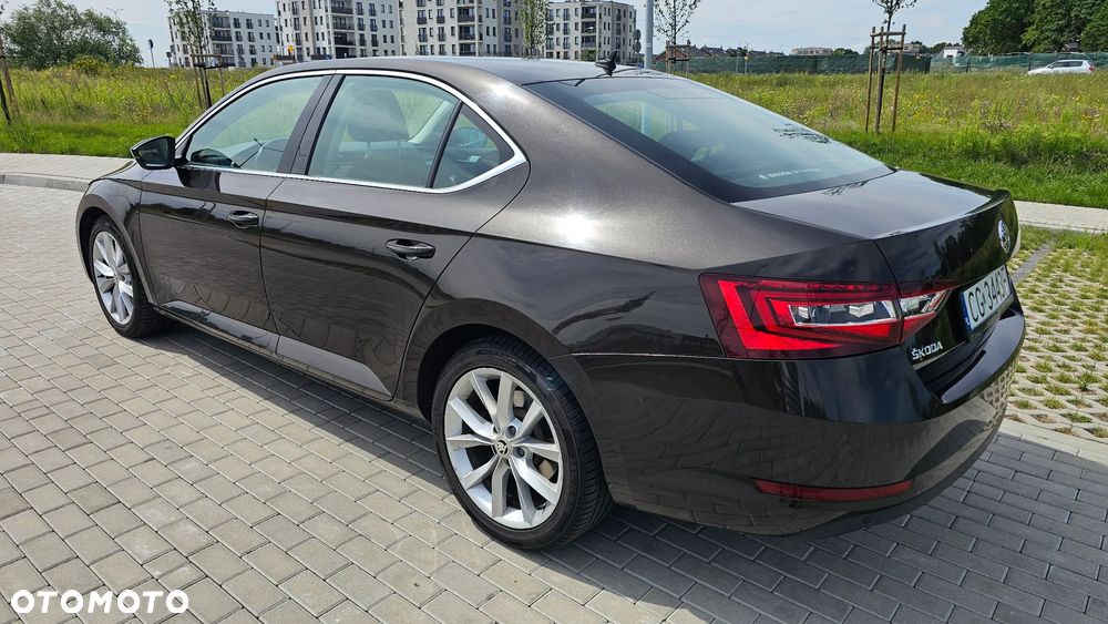 Skoda Superb 2.0 TDI Ambition DSG - 4