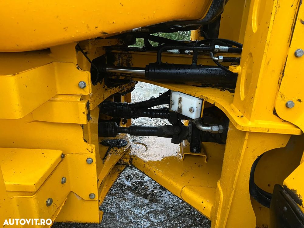 JCB - 12