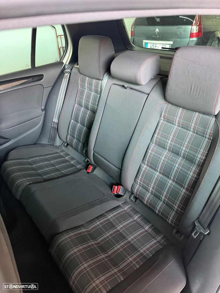 VW Golf 2.0 R DSG - 13