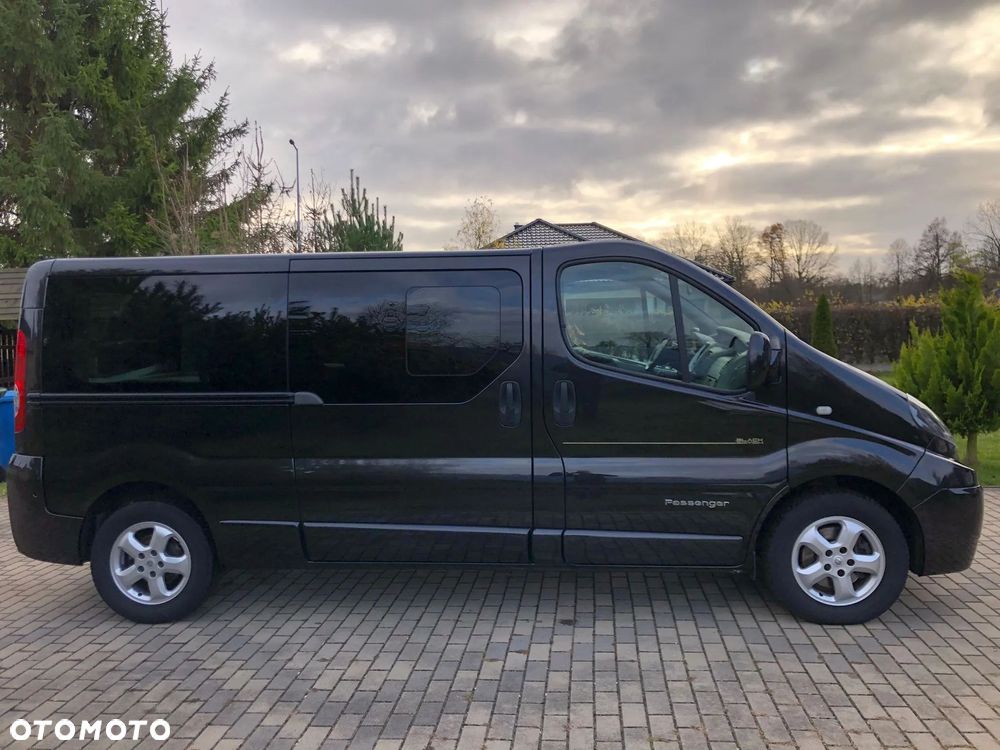 Renault Trafic Grand Passenger Black Edition - 5