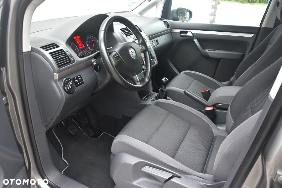 Volkswagen Touran 2.0 TDI DPF BlueMotion Technology Comfortline - 13