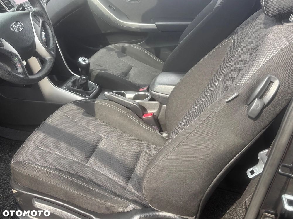 Hyundai i30 1.4 Classic + - 26
