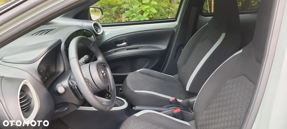 Toyota Aygo X 1.0 VVT-i Executive CVT - 10
