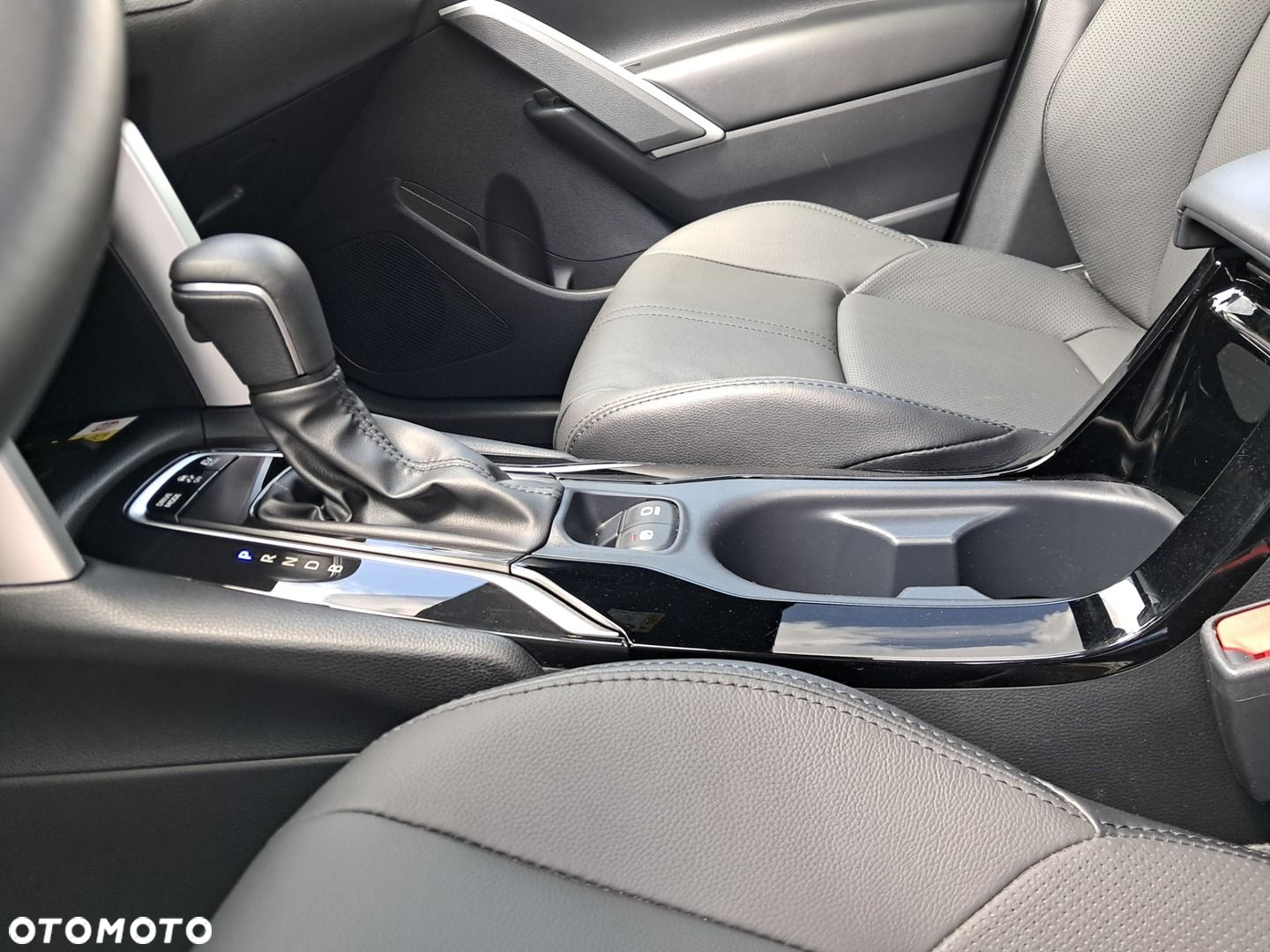 Toyota Corolla Cross 2.0 Hybrid Premiere Edition AWD - 19
