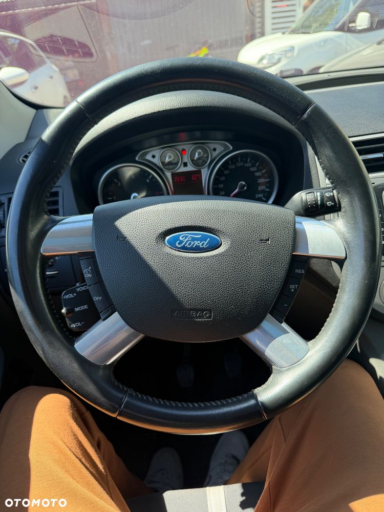 Ford Kuga 2.0 TDCi 4x4 Titanium - 15