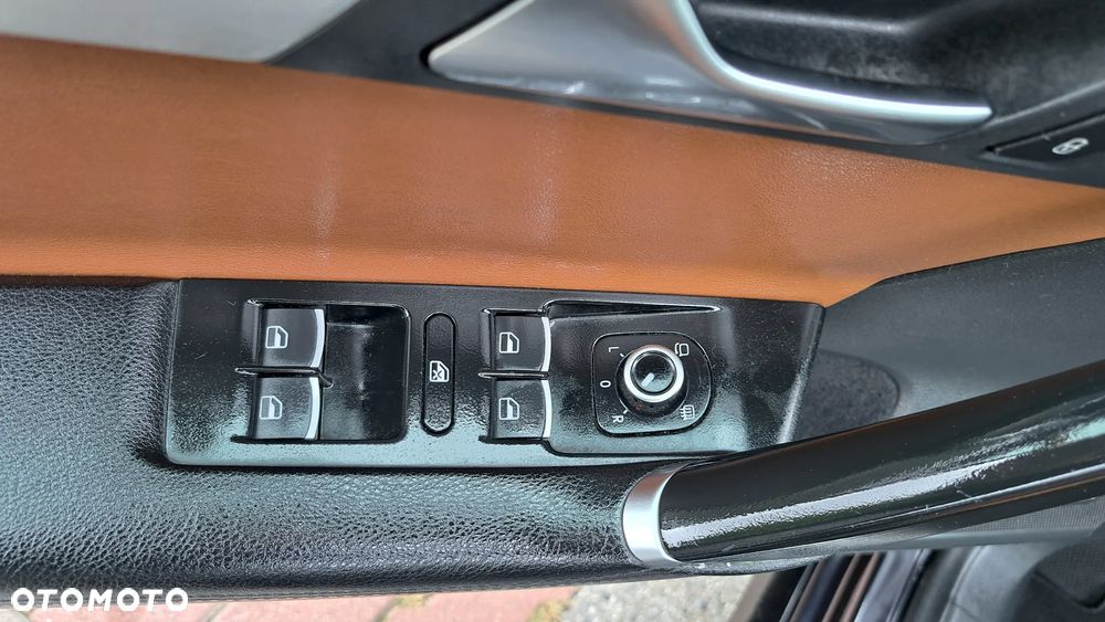 Volkswagen Passat 2.0 TDI 4Mot Highline DSG - 25