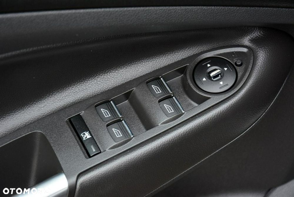 Ford Kuga 1.6 EcoBoost 4WD Titanium - 34