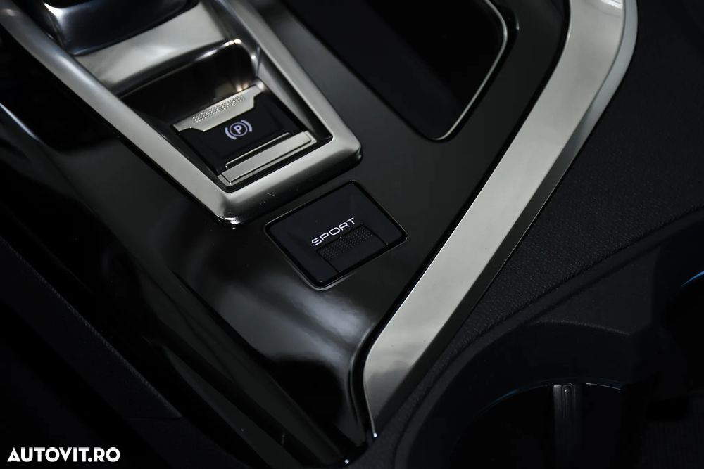 Peugeot 3008 1.2 PureTech Turbo S&S EAT6 Allure - 28