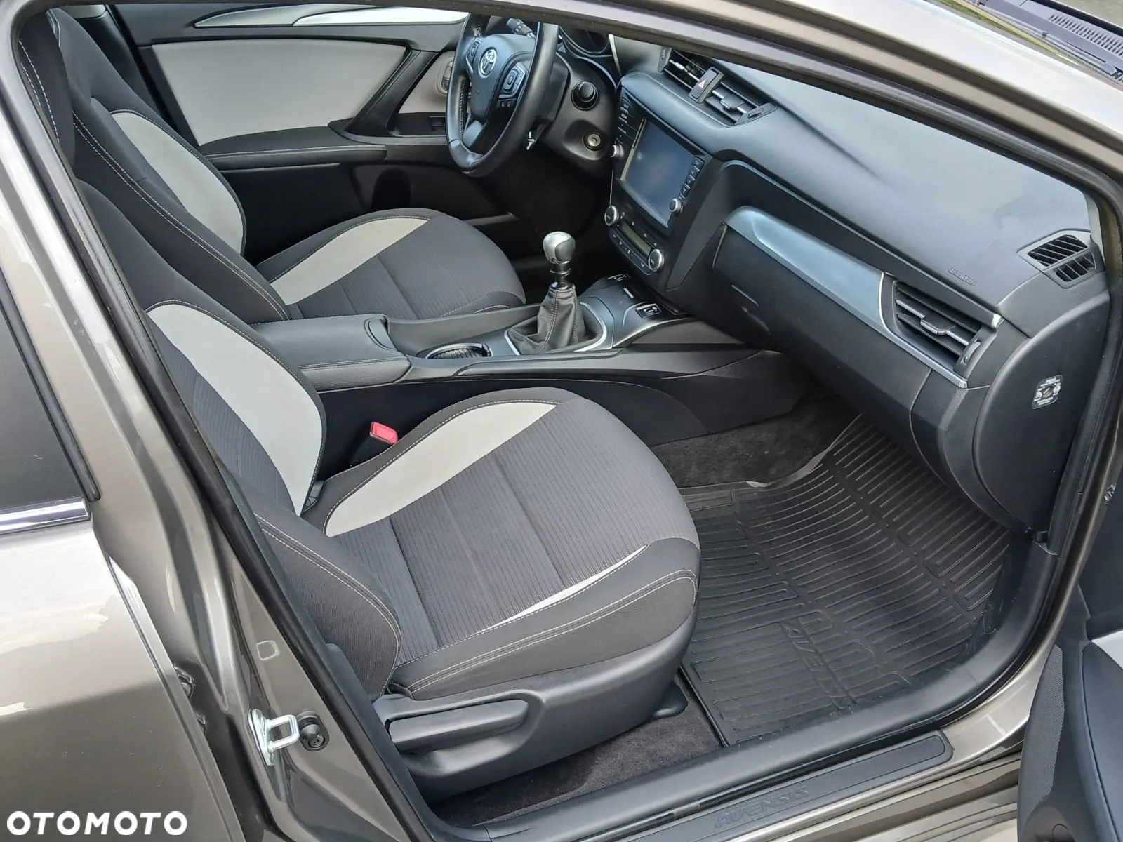 Toyota Avensis Touring Sports 1.8 Comfort - 23