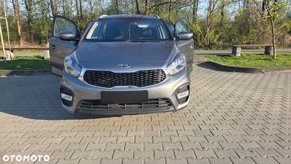 Kia Carens - 34