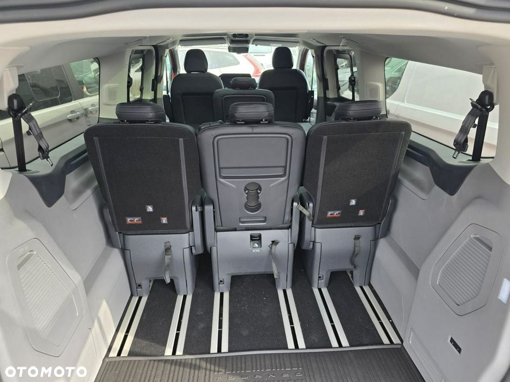 Ford Tourneo Custom - 10