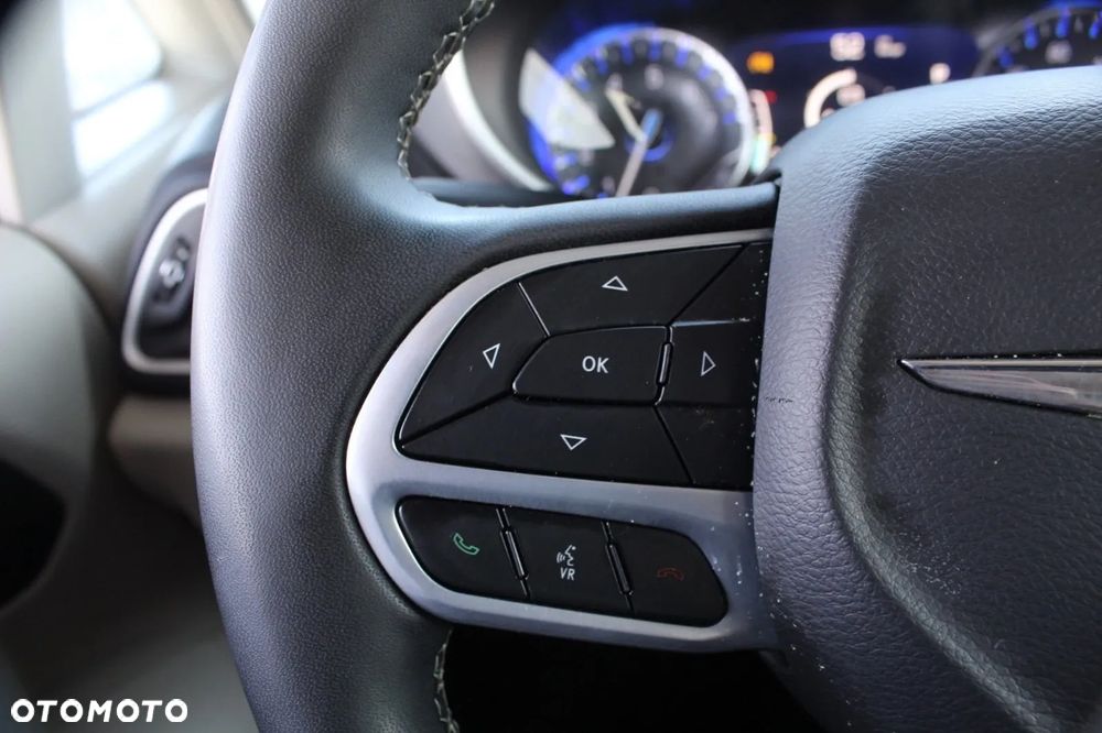 Chrysler Pacifica - 13