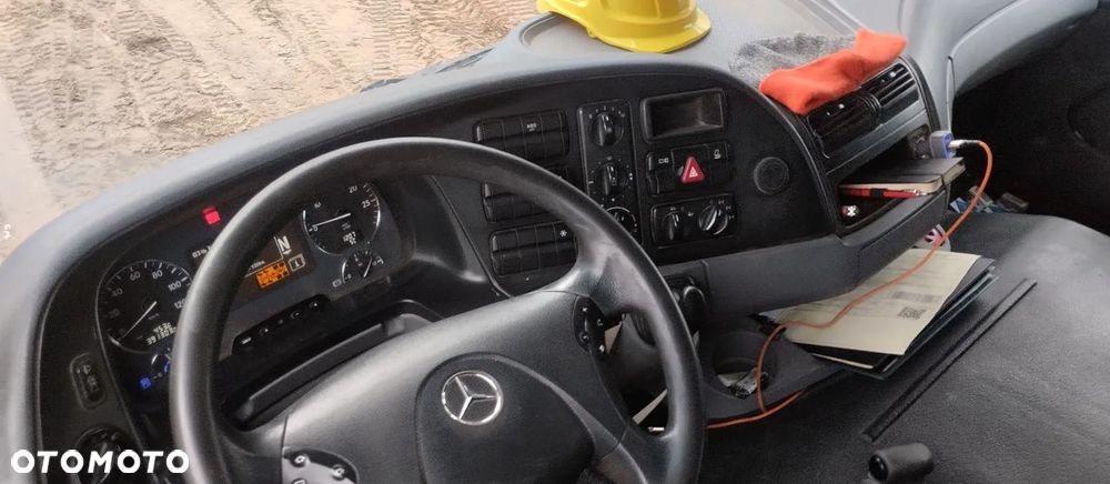 Mercedes-Benz - 4