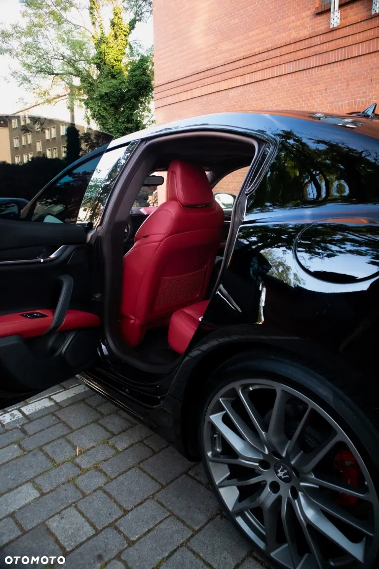 Maserati Ghibli GranSport - 19