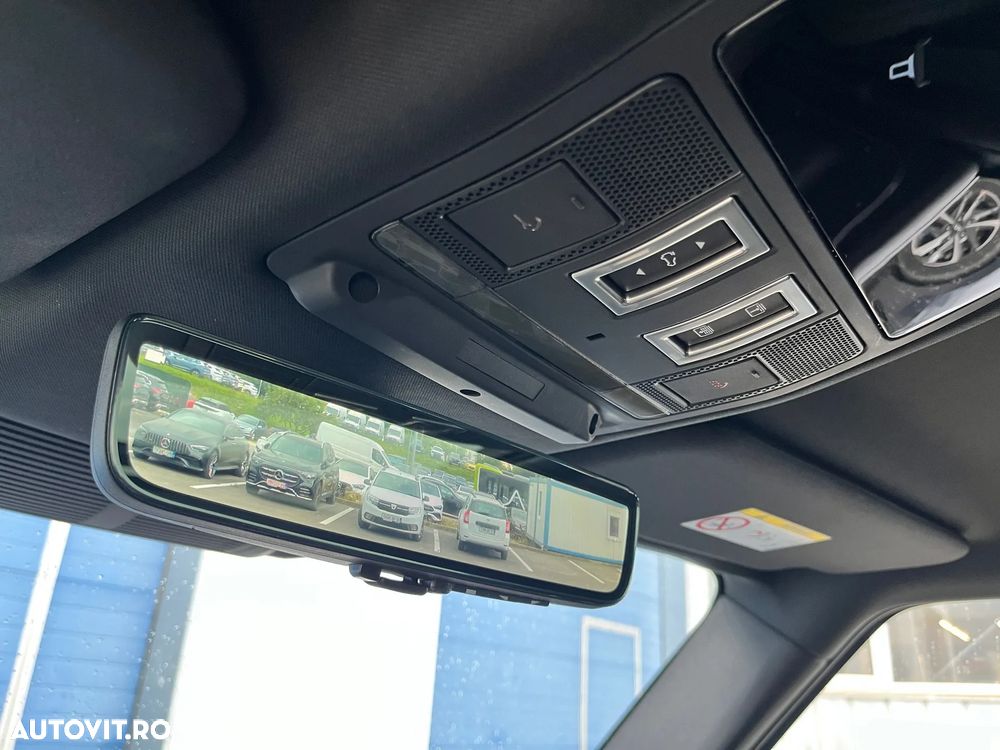 Land Rover Defender - 28