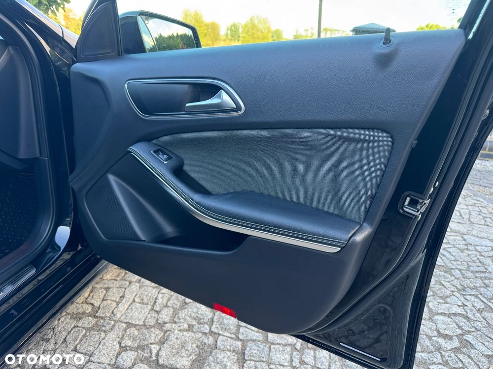 Mercedes-Benz Klasa A 180 (BlueEFFICIENCY) 7G-DCT Urban - 34