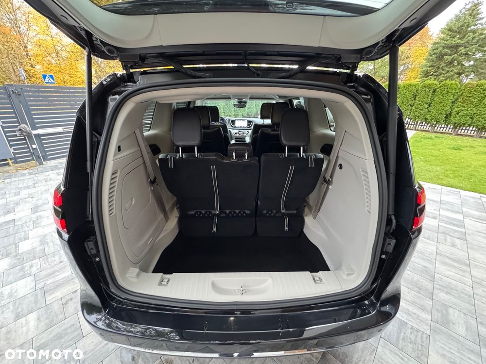 Chrysler Pacifica - 8